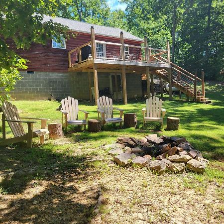 Gas Fireplace, Firepit, And Cedar Adirondack Chair Spencer Esterno foto