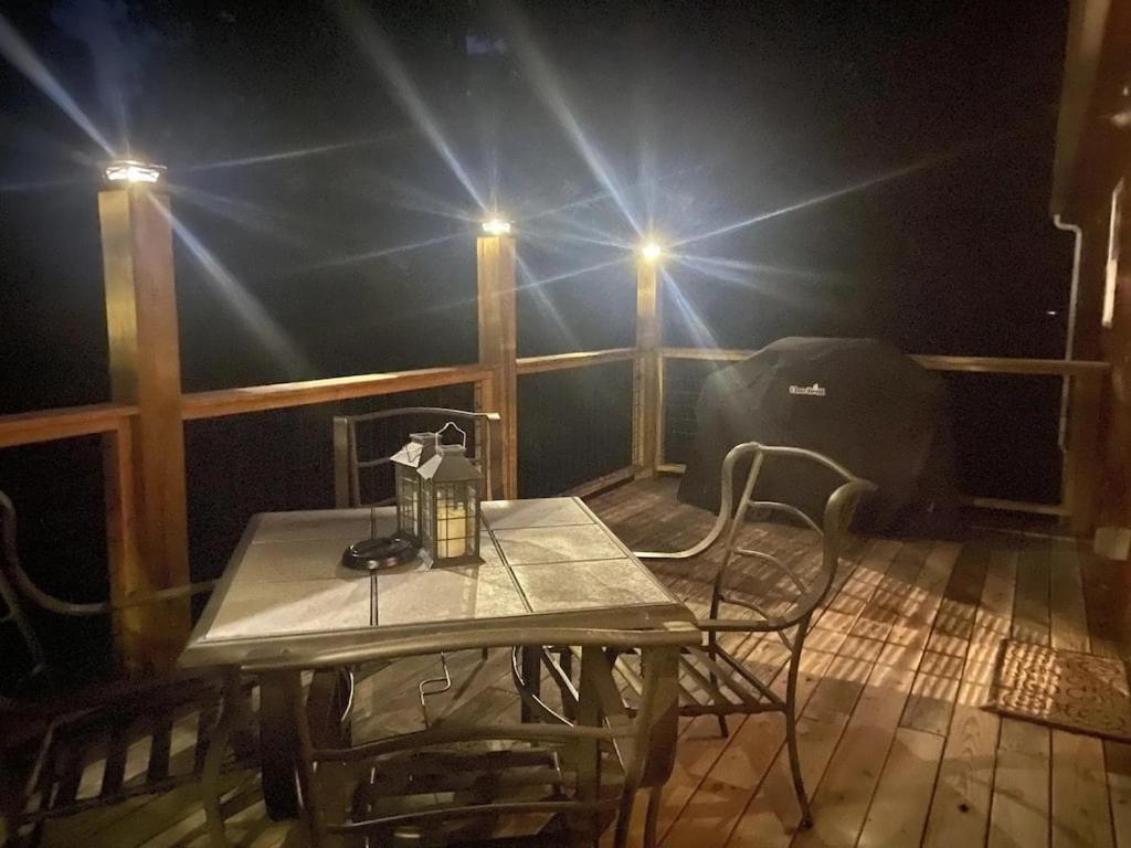 Gas Fireplace, Firepit, And Cedar Adirondack Chair Spencer Esterno foto