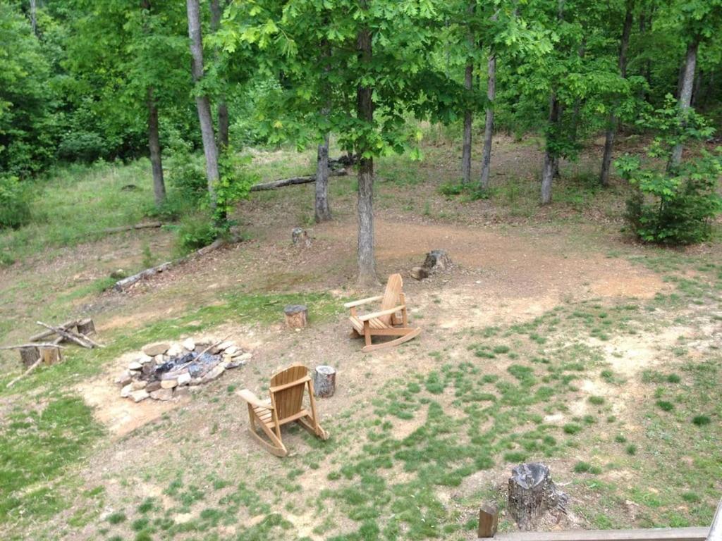 Gas Fireplace, Firepit, And Cedar Adirondack Chair Spencer Esterno foto