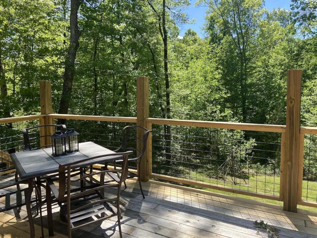 Gas Fireplace, Firepit, And Cedar Adirondack Chair Spencer Esterno foto