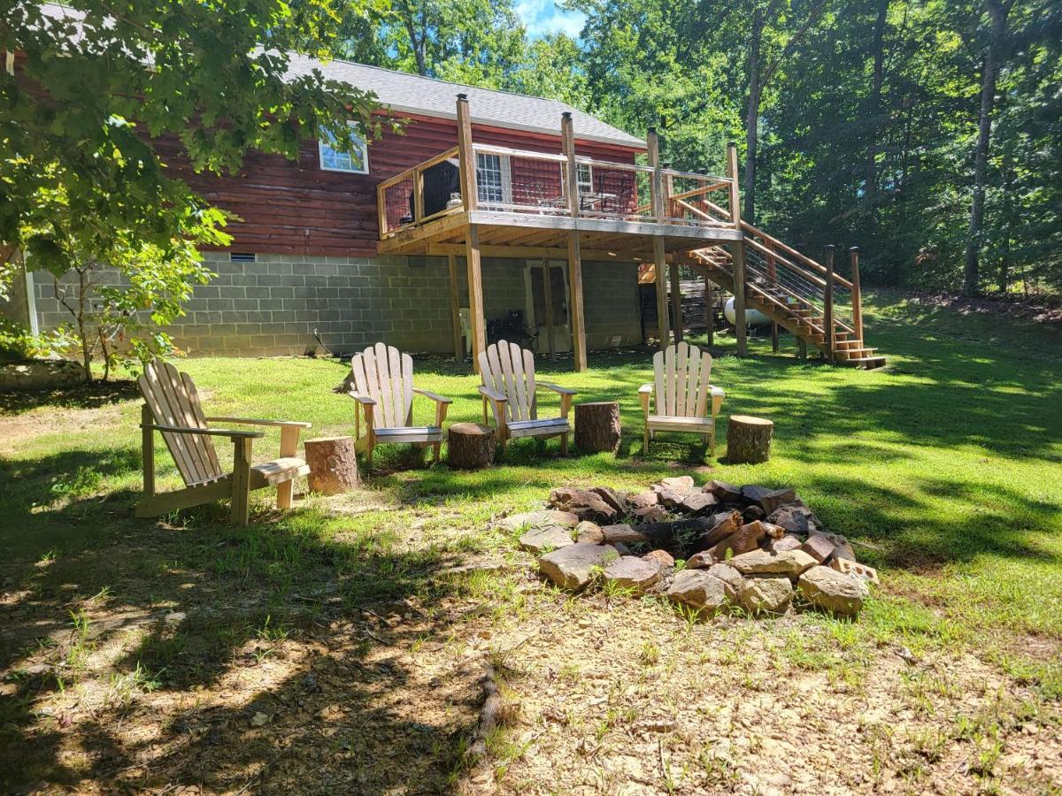 Gas Fireplace, Firepit, And Cedar Adirondack Chair Spencer Esterno foto