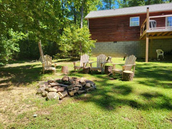 Gas Fireplace, Firepit, And Cedar Adirondack Chair Spencer Esterno foto